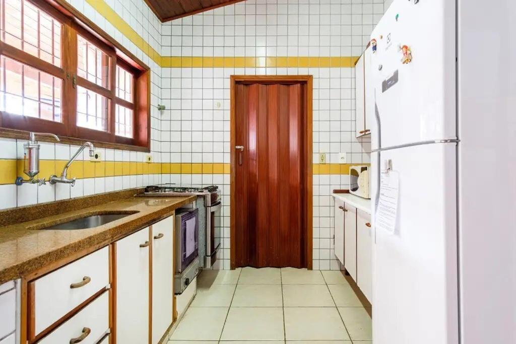 Bh4 - Bh4: Casa Com Piscina Ao Lado Da Grande Pousada *